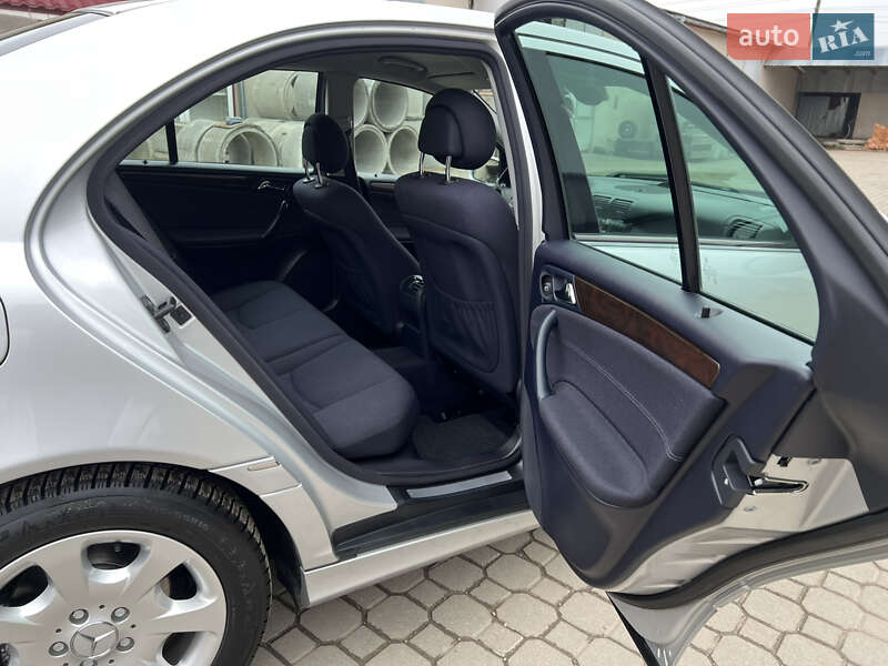 Седан Mercedes-Benz C-Class 2005 в Надвірній