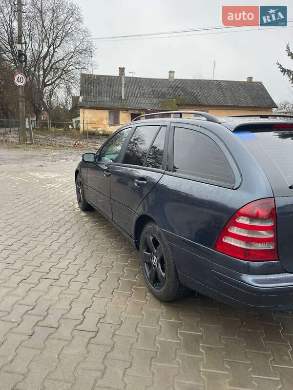 Універсал Mercedes-Benz C-Class 2003 в Чернівцях