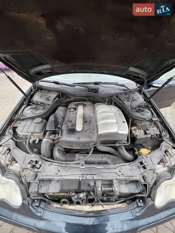 Універсал Mercedes-Benz C-Class 2003 в Чернівцях