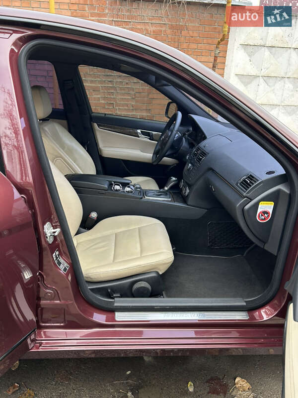 Седан Mercedes-Benz C-Class 2007 в Николаеве