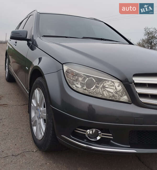 Универсал Mercedes-Benz C-Class 2009 в Днепре