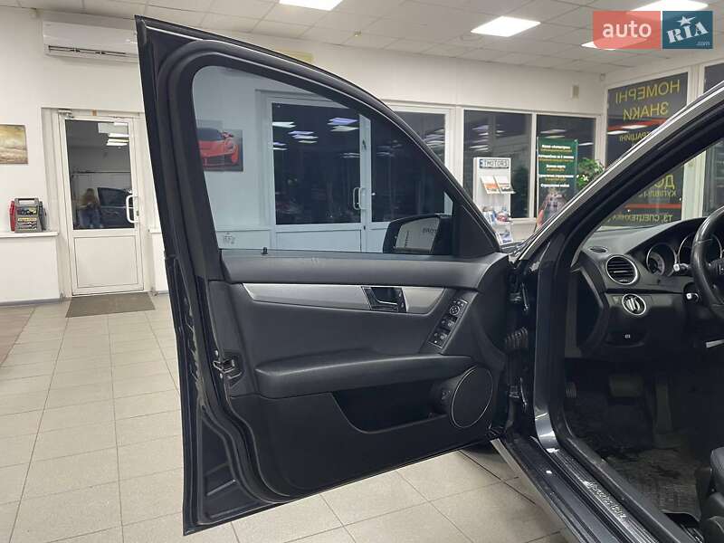 Универсал Mercedes-Benz C-Class 2013 в Киеве