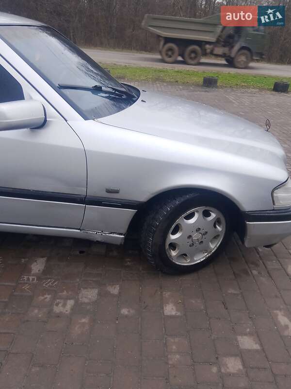 Седан Mercedes-Benz C-Class 1995 в Яворове