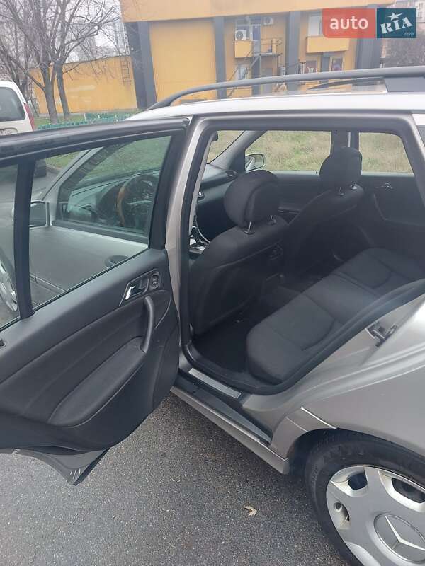 Универсал Mercedes-Benz C-Class 2005 в Киеве фото 11 Универсал Mercedes-Benz C-Class 2005 в Киеве