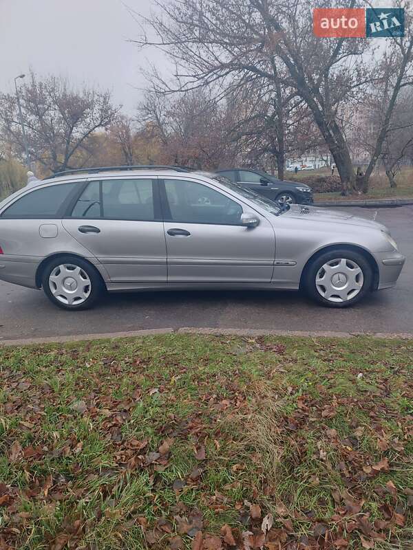 Универсал Mercedes-Benz C-Class 2005 в Киеве фото 4 Универсал Mercedes-Benz C-Class 2005 в Киеве