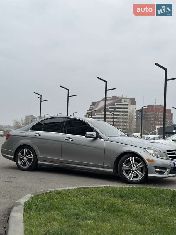 Седан Mercedes-Benz C-Class 2014 в Днепре