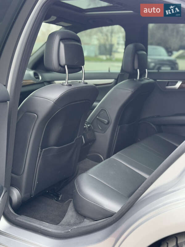 Седан Mercedes-Benz C-Class 2014 в Днепре