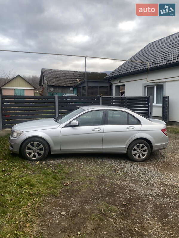 Седан Mercedes-Benz C-Class 2008 в Сваляве