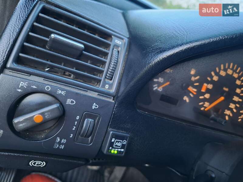 Седан Mercedes-Benz C-Class 1994 в Чернівцях фото 36 Седан Mercedes-Benz C-Class 1994 в Чернівцях