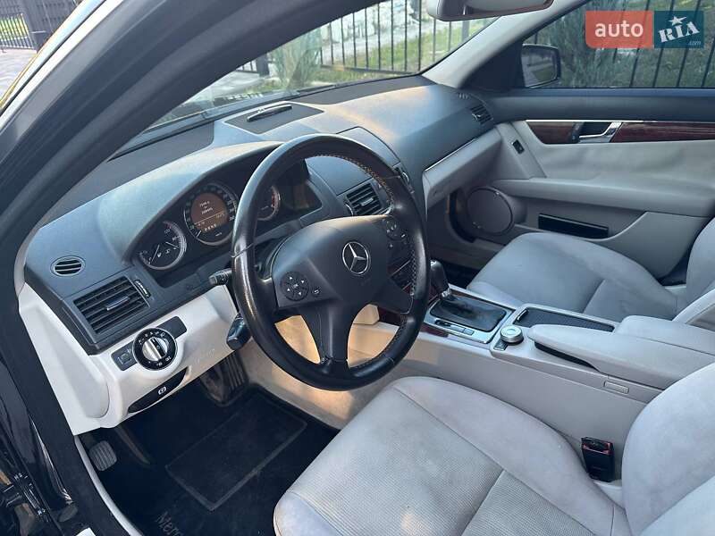 Седан Mercedes-Benz C-Class 2010 в Киеве