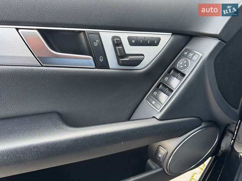 Седан Mercedes-Benz C-Class 2011 в Киеве