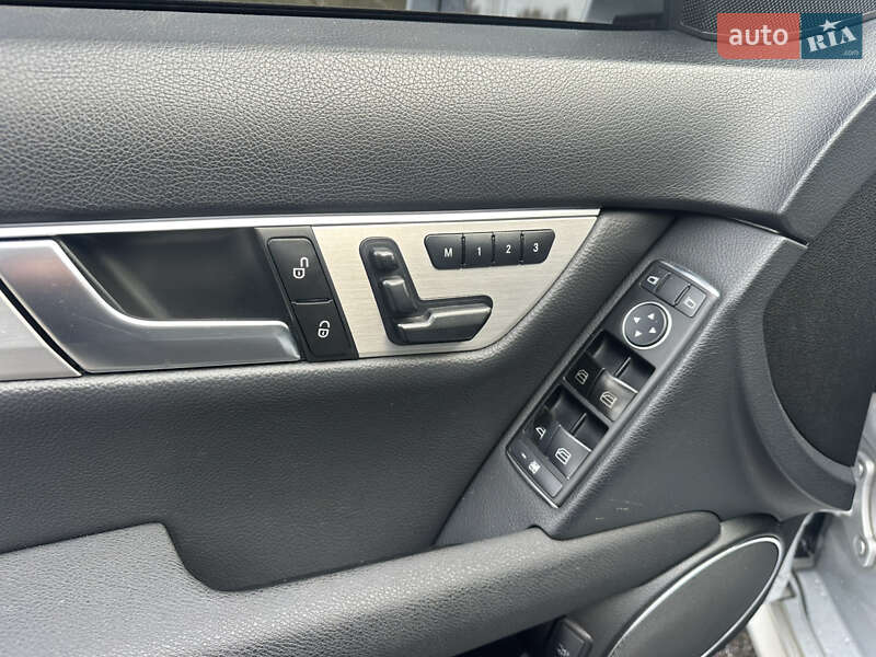 Седан Mercedes-Benz C-Class 2011 в Киеве