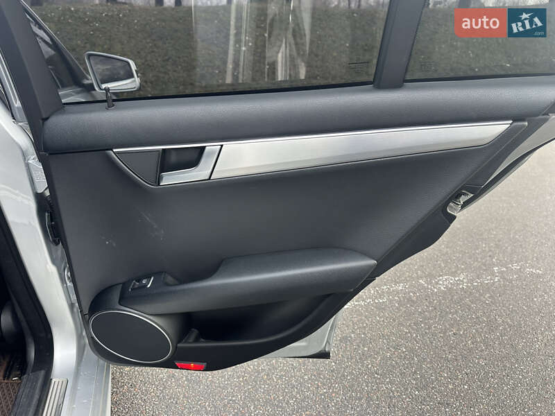 Седан Mercedes-Benz C-Class 2011 в Киеве