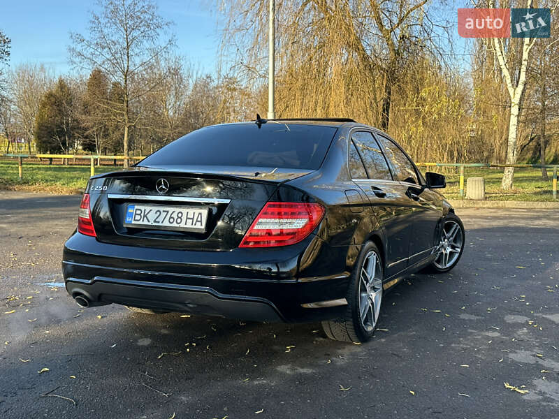 Седан Mercedes-Benz C-Class 2012 в Ровно