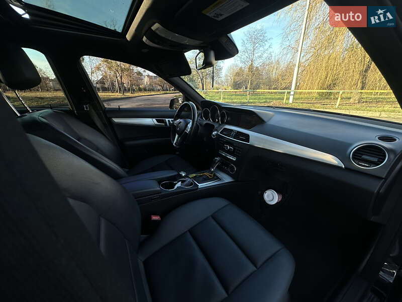Седан Mercedes-Benz C-Class 2012 в Ровно