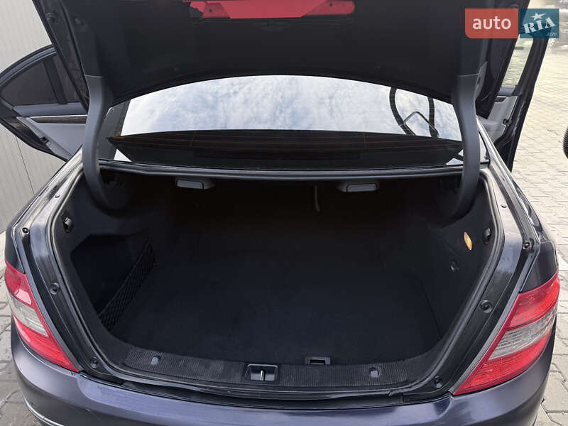 Седан Mercedes-Benz C-Class 2008 в Луцке