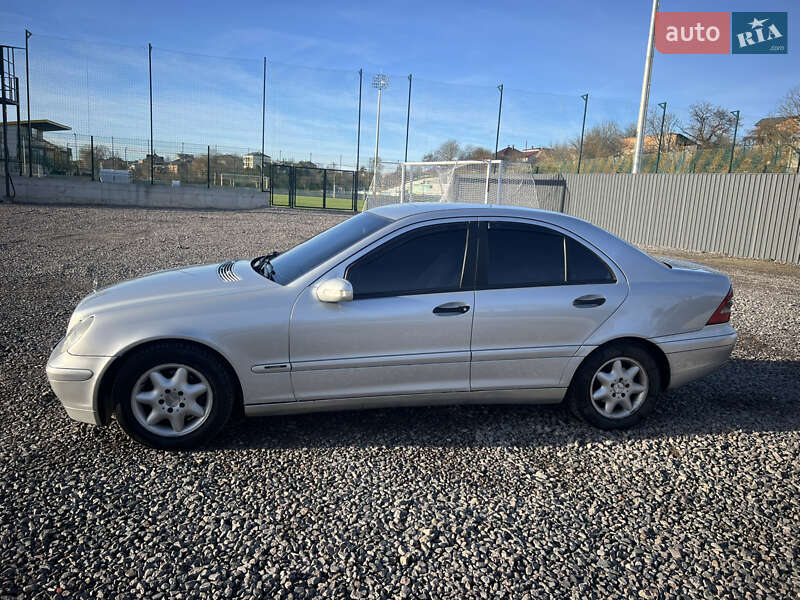Седан Mercedes-Benz C-Class 2002 в Львове