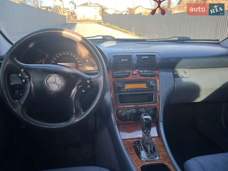 Седан Mercedes-Benz C-Class 2002 в Львове