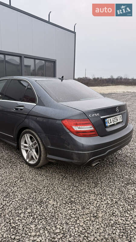 Седан Mercedes-Benz C-Class 2012 в Гайсине