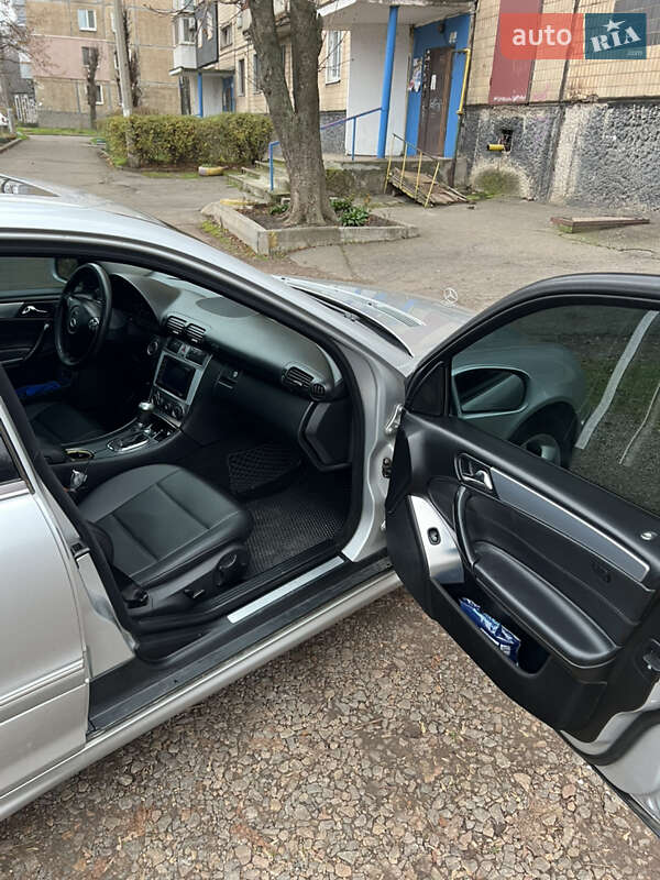 Седан Mercedes-Benz C-Class 2005 в Кривом Роге