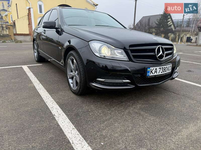 Седан Mercedes-Benz C-Class 2011 в Киеве