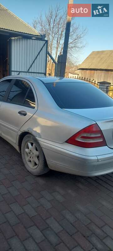 Седан Mercedes-Benz C-Class 2001 в Чернівцях