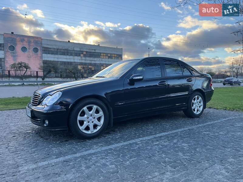 Седан Mercedes-Benz C-Class 2006 в Дніпрі