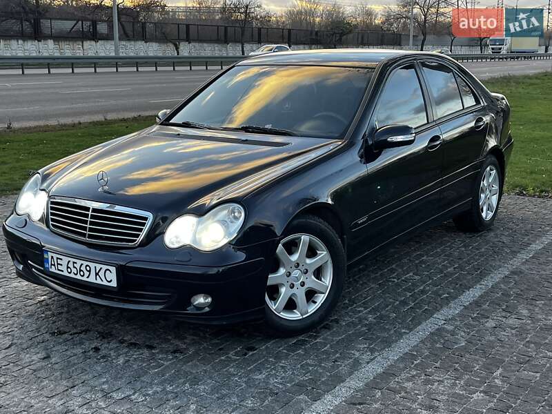 Седан Mercedes-Benz C-Class 2006 в Дніпрі