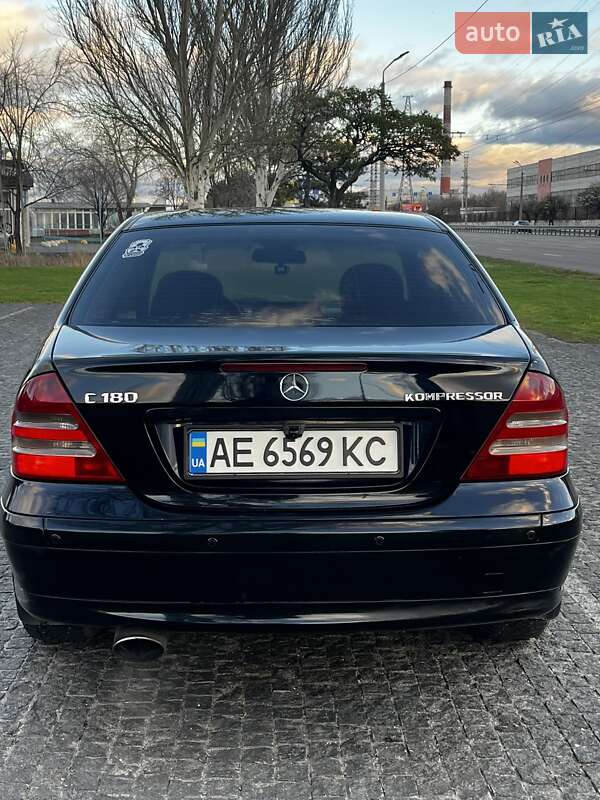 Седан Mercedes-Benz C-Class 2006 в Дніпрі
