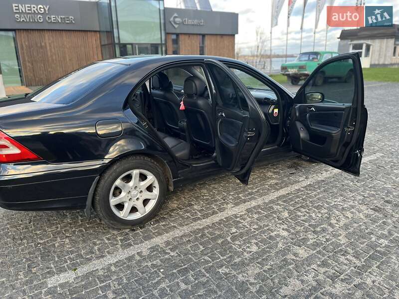 Седан Mercedes-Benz C-Class 2006 в Дніпрі