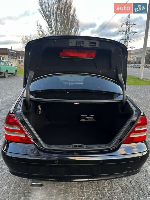 Седан Mercedes-Benz C-Class 2006 в Дніпрі