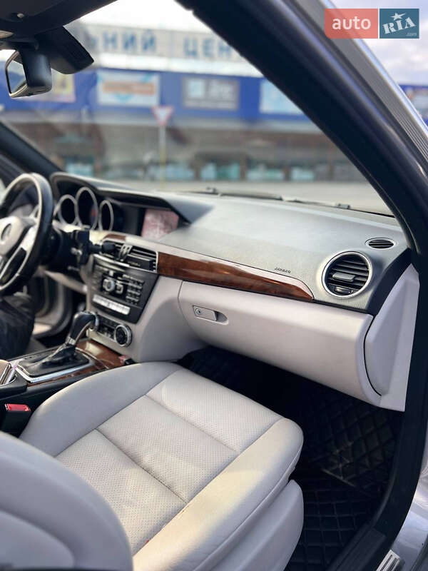 Седан Mercedes-Benz C-Class 2011 в Киеве