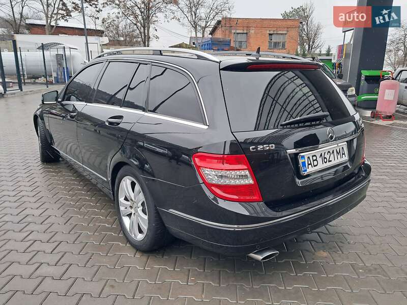 Універсал Mercedes-Benz C-Class 2010 в Могилів-Подільському