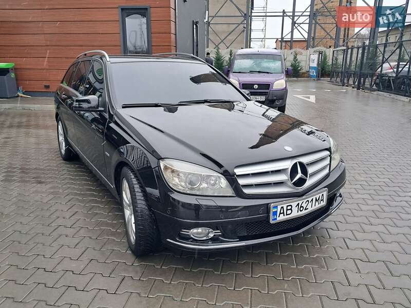 Універсал Mercedes-Benz C-Class 2010 в Могилів-Подільському
