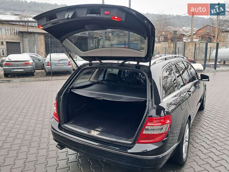 Універсал Mercedes-Benz C-Class 2010 в Могилів-Подільському