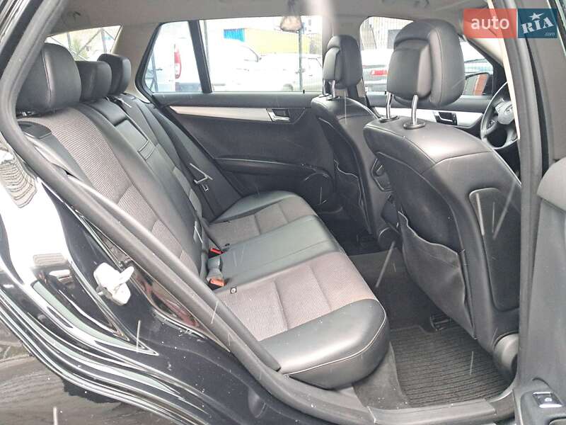 Універсал Mercedes-Benz C-Class 2010 в Могилів-Подільському