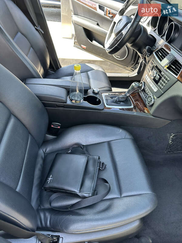 Седан Mercedes-Benz C-Class 2012 в Рівному