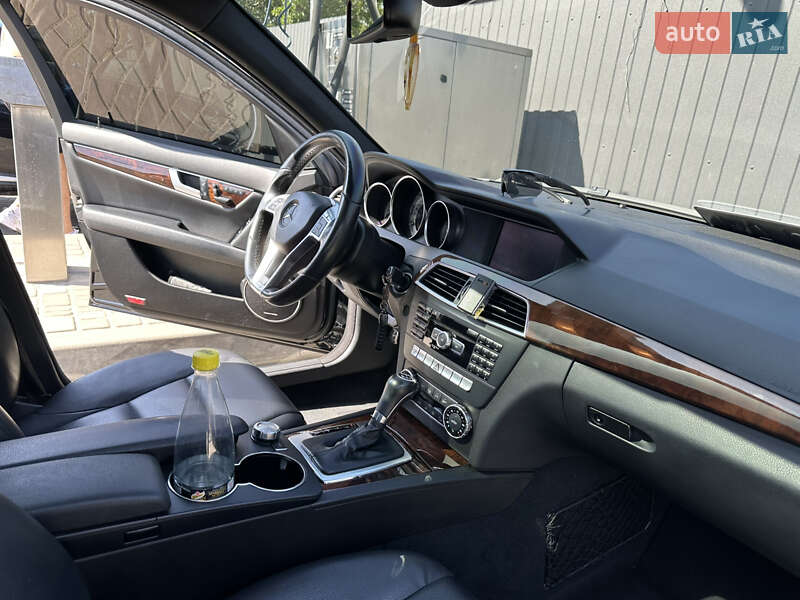 Седан Mercedes-Benz C-Class 2012 в Рівному