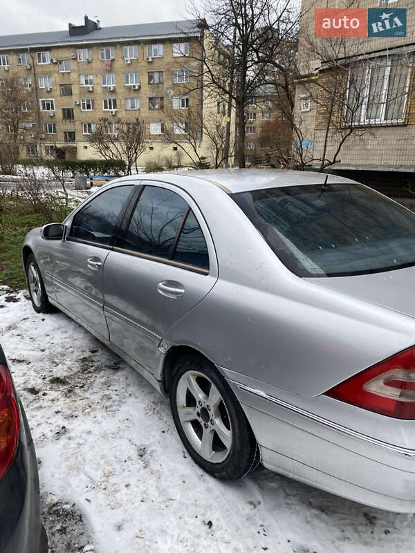 Седан Mercedes-Benz C-Class 2001 в Києві
