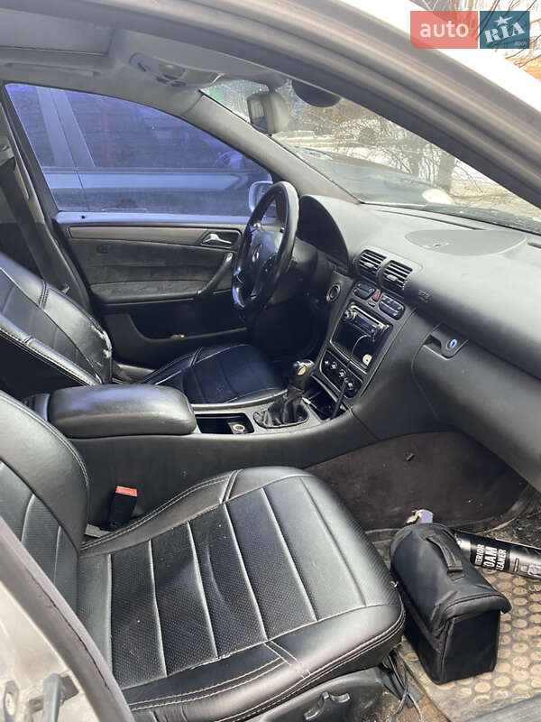 Седан Mercedes-Benz C-Class 2001 в Києві
