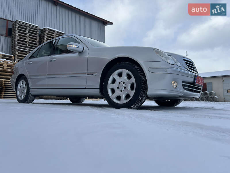 Седан Mercedes-Benz C-Class 2005 в Надвірній