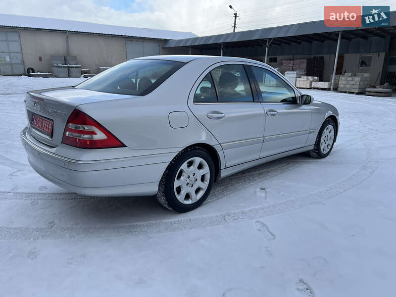 Седан Mercedes-Benz C-Class 2005 в Надвірній