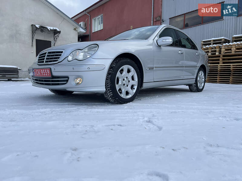 Седан Mercedes-Benz C-Class 2005 в Надвірній