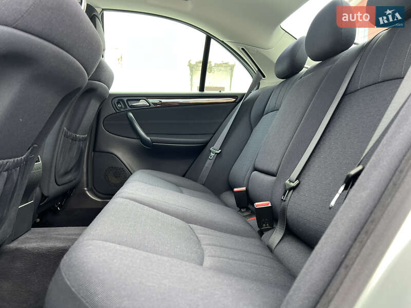 Седан Mercedes-Benz C-Class 2005 в Надвірній