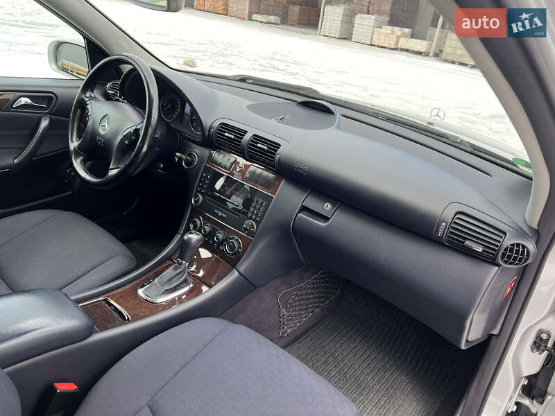 Седан Mercedes-Benz C-Class 2005 в Надвірній