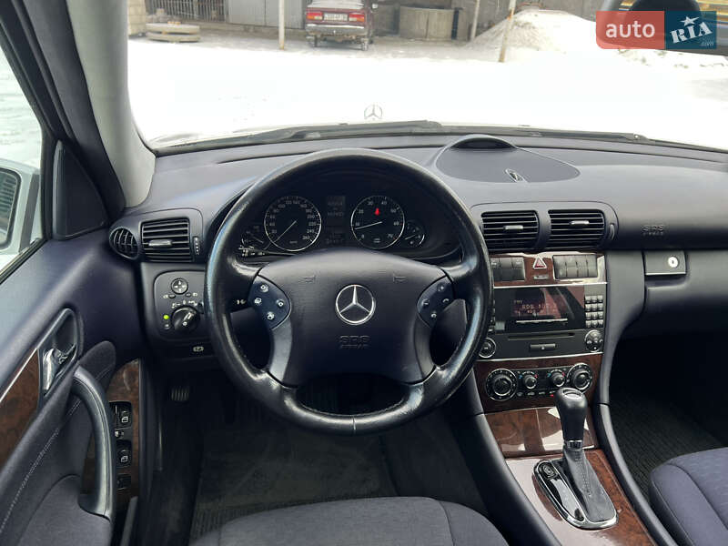 Седан Mercedes-Benz C-Class 2005 в Надвірній