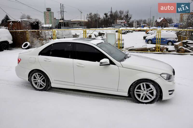 Седан Mercedes-Benz C-Class 2014 в Львові