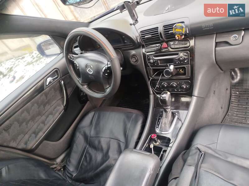 Седан Mercedes-Benz C-Class 2001 в Чернівцях