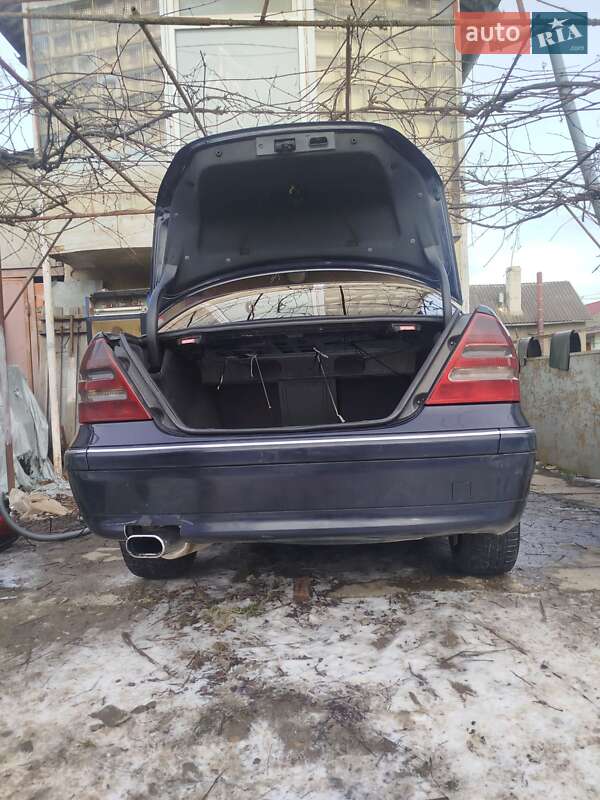 Седан Mercedes-Benz C-Class 2001 в Чернівцях