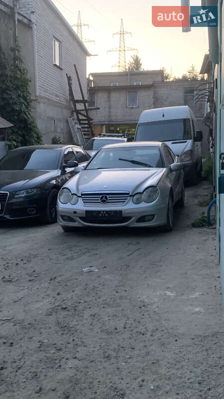 Купе Mercedes-Benz C-Class 2004 в Вишгороді